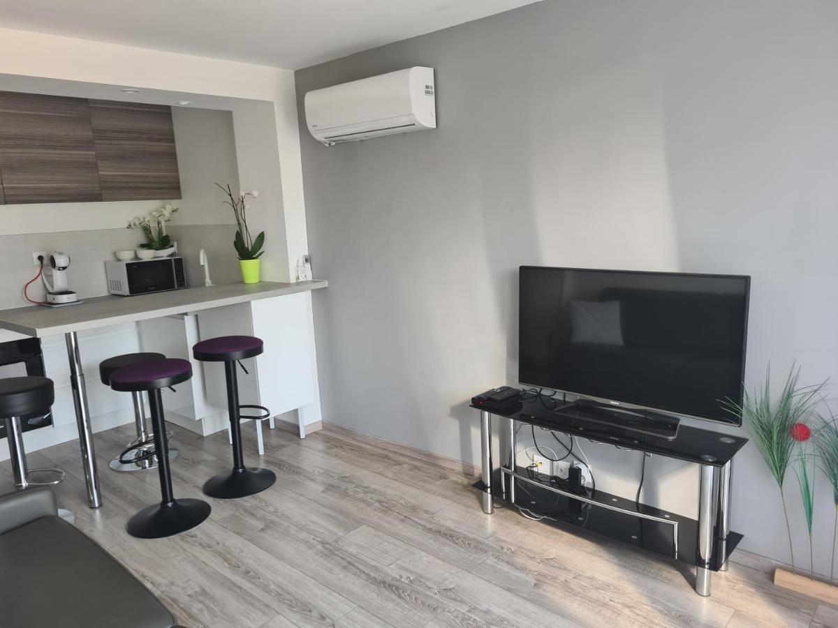 Spacieux Studio Dans Le Beaujolais Saint-Georges-de-Reneins Екстериор снимка