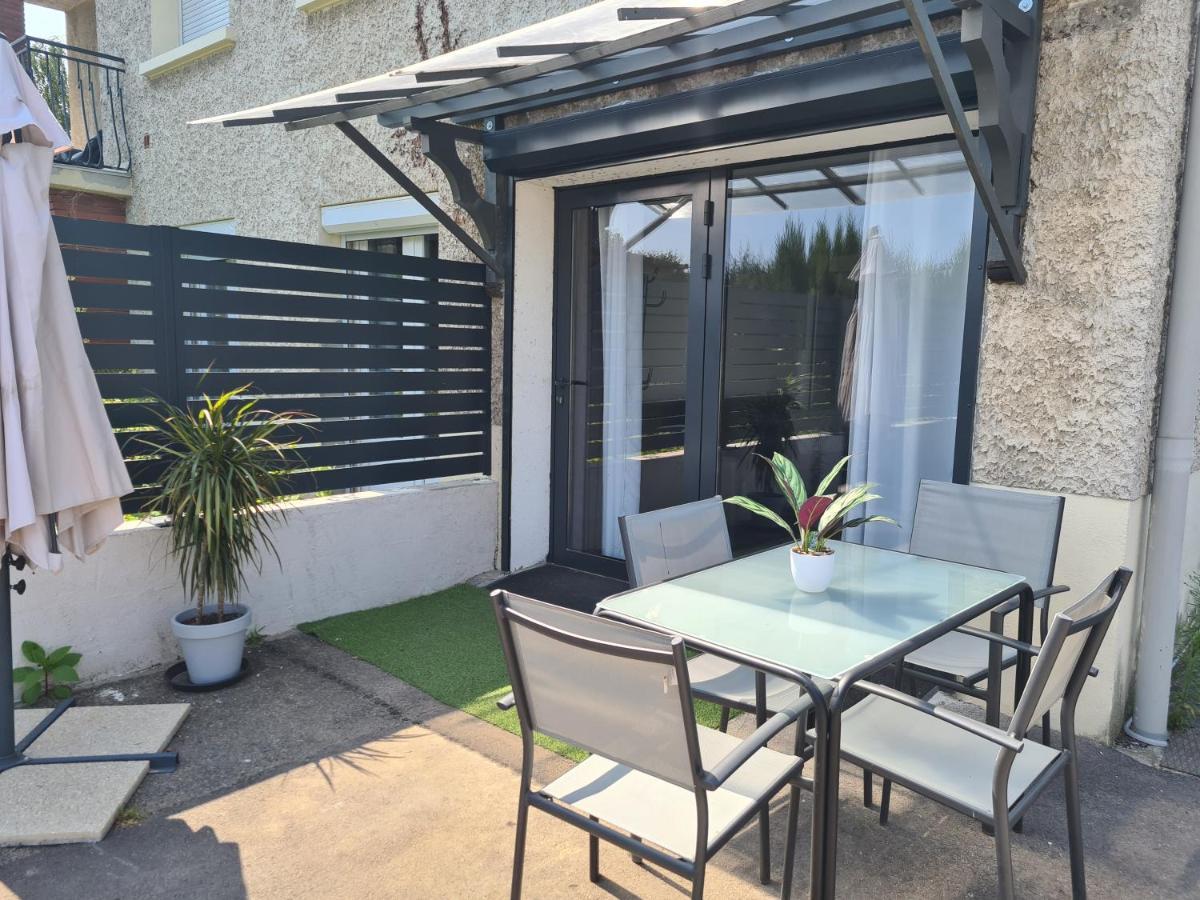Spacieux Studio Dans Le Beaujolais Saint-Georges-de-Reneins Екстериор снимка